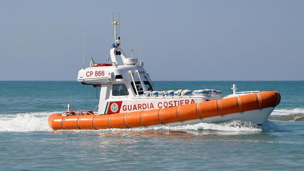 Si sente male durante una regata: salvato