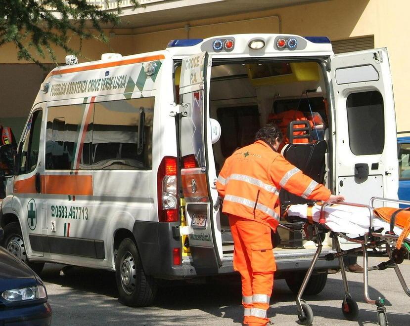 Muore dopo una caduta dalle scale 