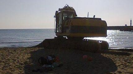 Ruspe “scaccia”-bagnanti in spiaggia all’improvviso