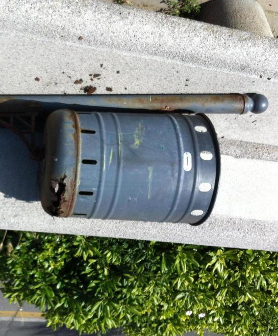 VANDALI E INCURIA SUL LUNGOMARE