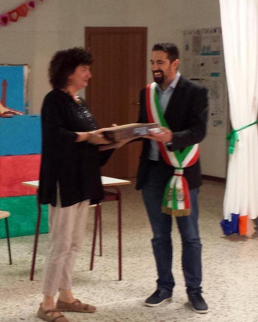Il sindaco riconsegna i pc rubati 