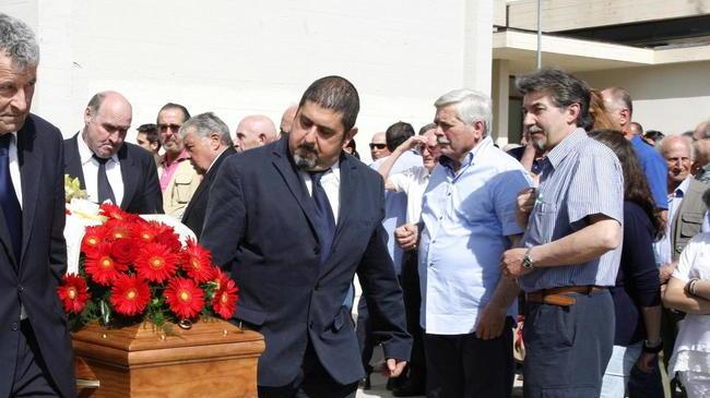 L’addio di Pietrasanta a Romano Cosci