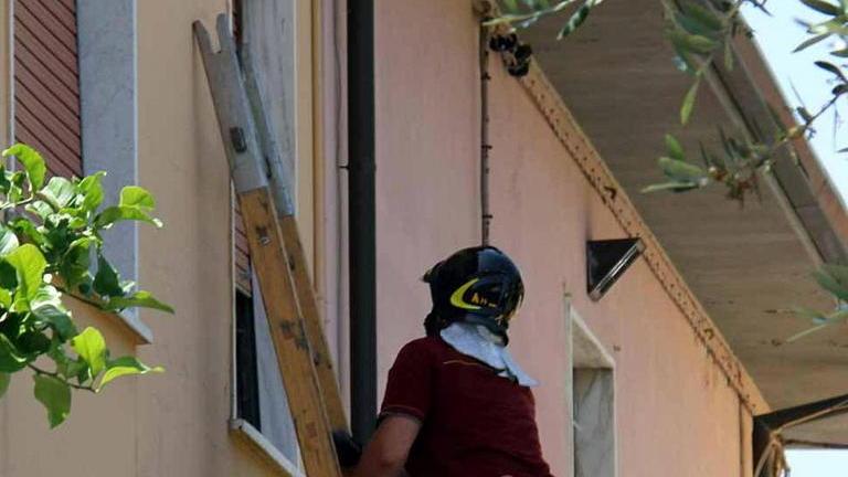 «Mi uccido», e si barrica in casa
