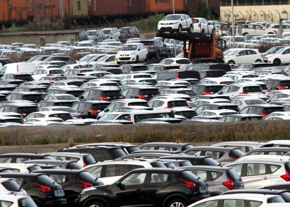 Vendite auto dimezzate Concessionari in trincea 