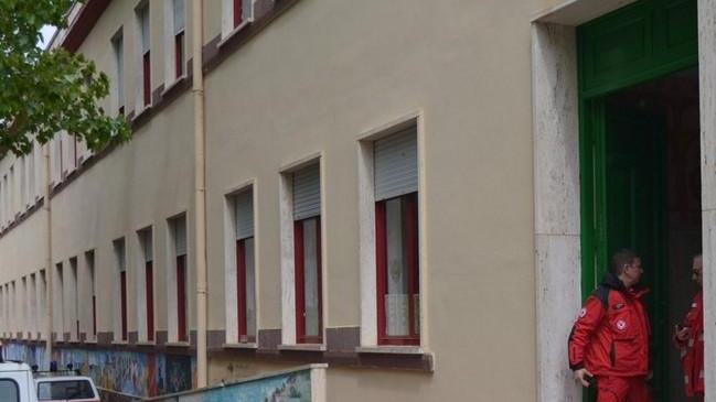 Crollo di laterizi al “Nurchi” Il sindaco chiude un piano