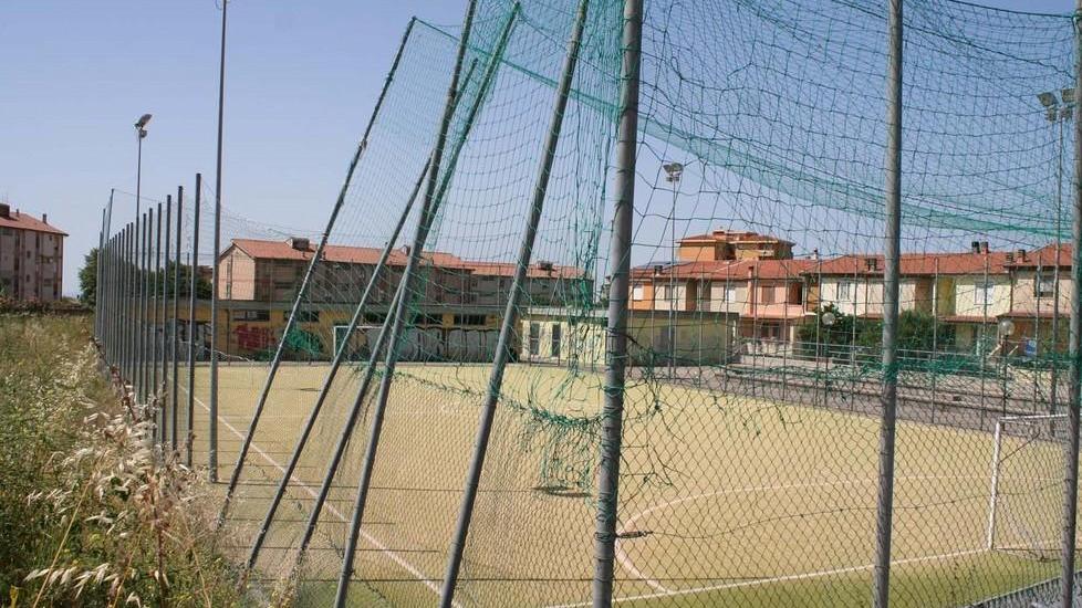 Pali pericolanti nel campo