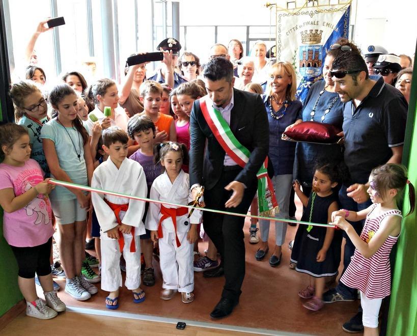 Dopo il terremoto Massa inaugura la sua nuova palestra