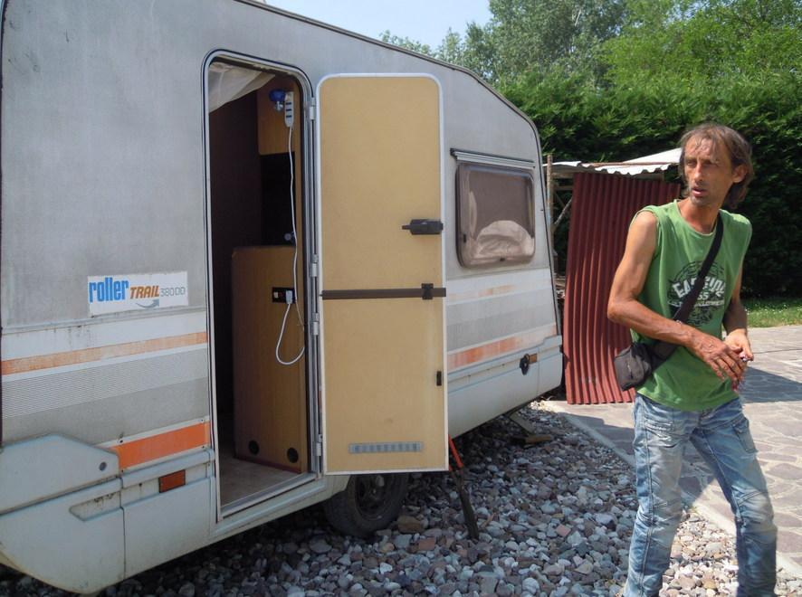 «Senza lavoro vivo in roulotte» 