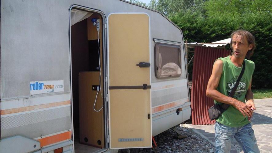 «Senza lavoro vivo in roulotte»