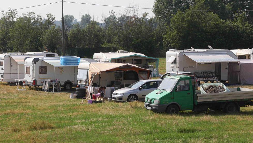 Sotto un tendone il raduno dei nomadi di fede evangelica 
