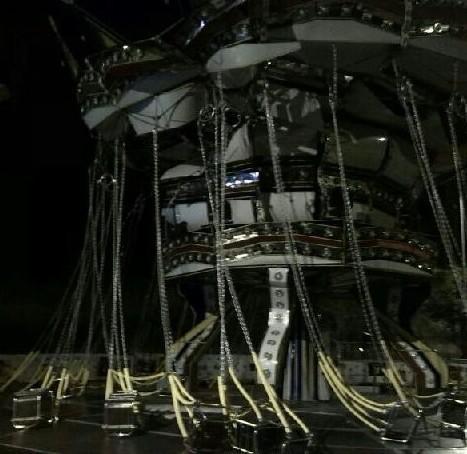 Pavullo: terrore al luna park: cede la giostra, 14 feriti - FOTO - VIDEO 