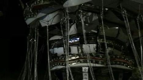Pavullo: terrore al luna park: cede la giostra, 14 feriti - FOTO - VIDEO