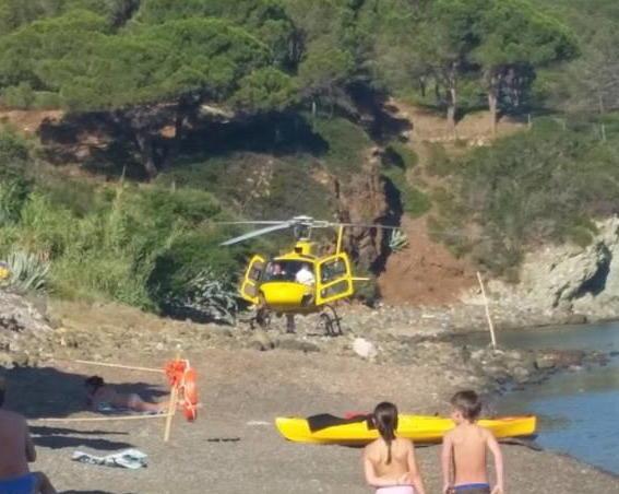 Elicottero atterra sulla spiaggia di Margidore 