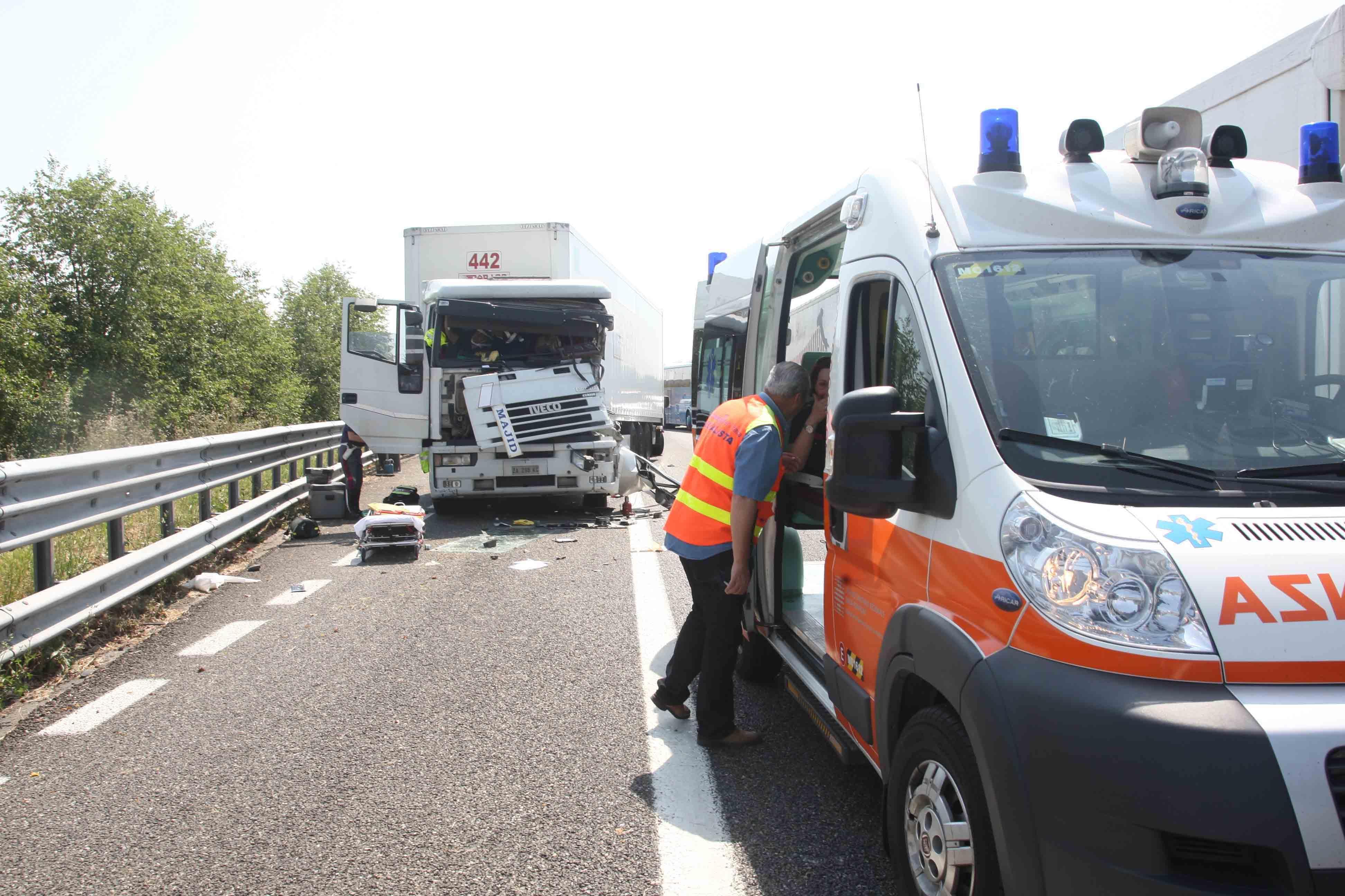 Raffica di scontri in A1: riaperta la corsia in direzione nord 