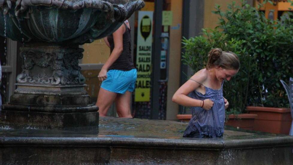 Caldo record, raffica di malori al mercato di Prato