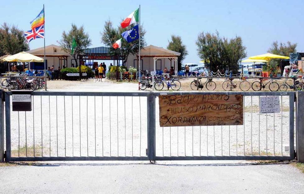 Sparisce il parcheggio libero Scoppia l’ira dei bagnanti «A Marina non veniamo più» 