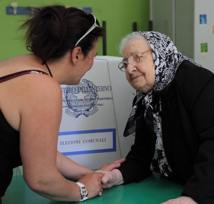 Vota per il ballottaggio a 106 anni 