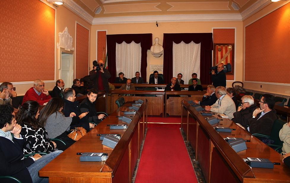 Quindici in maggioranza aspettando il Pd 