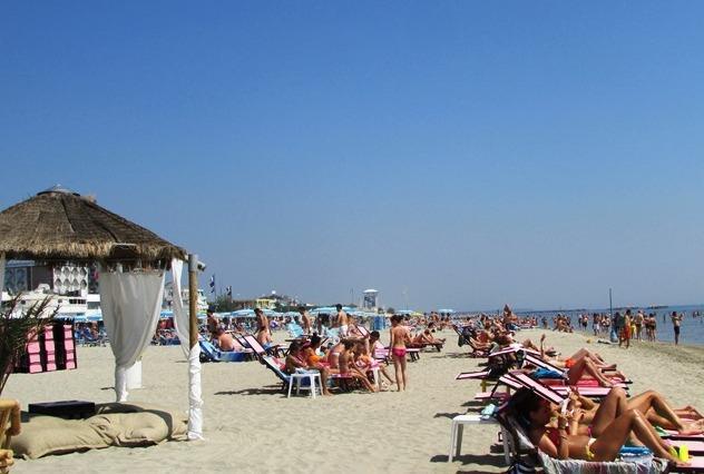Weekend da tutto esaurito fra spiagge e ristoranti pieni 