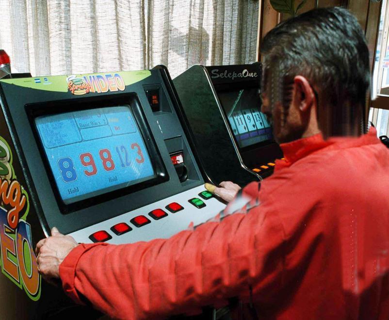 La ludopatia ha bruciato 84 milioni Le slot inghiottono l’1,15% del Pil