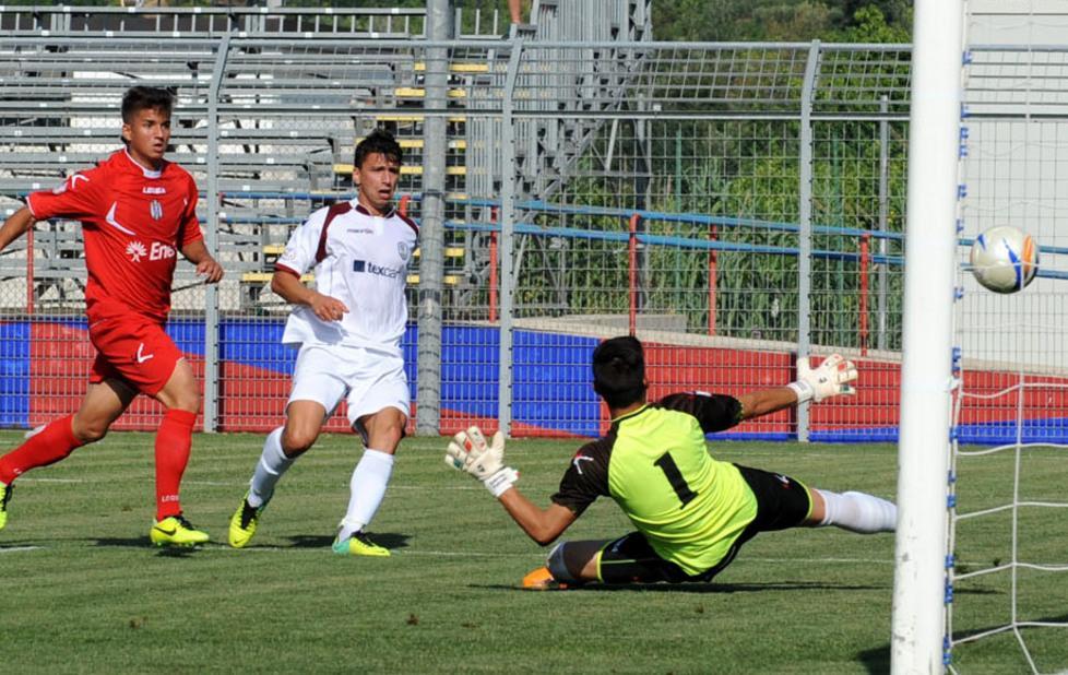Il bomber Luppi saluta tutti con... il cucchiaio 