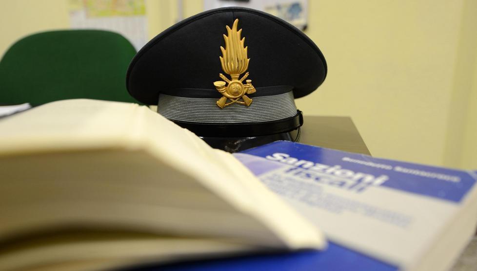 Maxi operazione antiriciclaggio, sequestrati beni per 2 milioni di euro: 6 gli indagati 