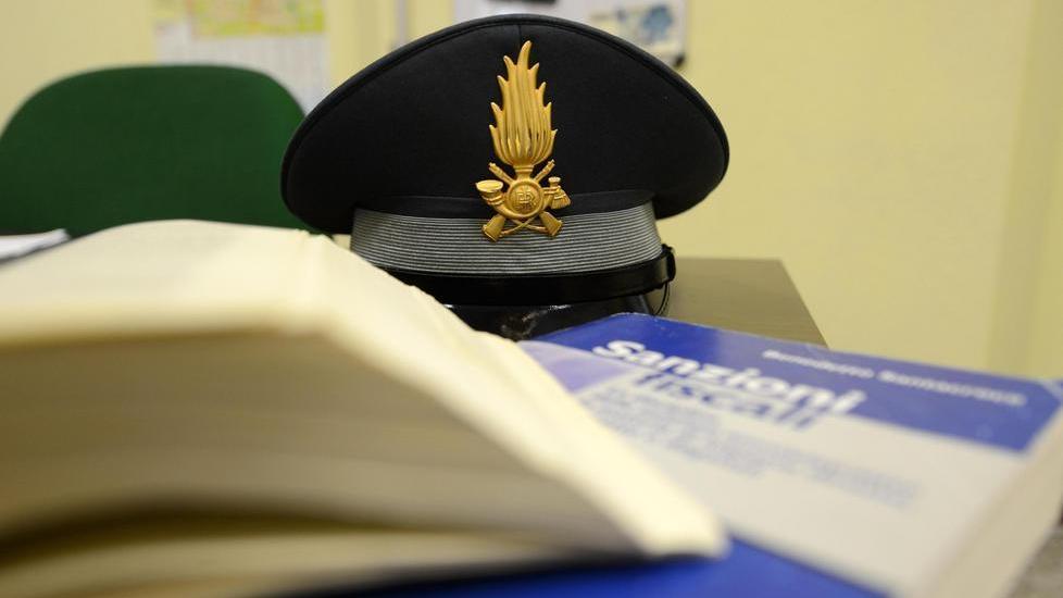 Maxi operazione antiriciclaggio, sequestrati beni per 2 milioni di euro: 6 gli indagati