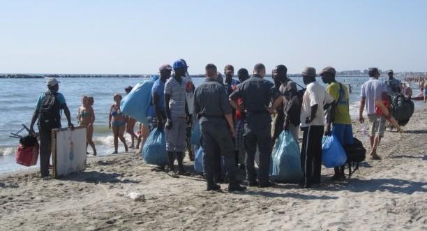 «Assalto degli abusivi sulle spiagge dei Lidi» 