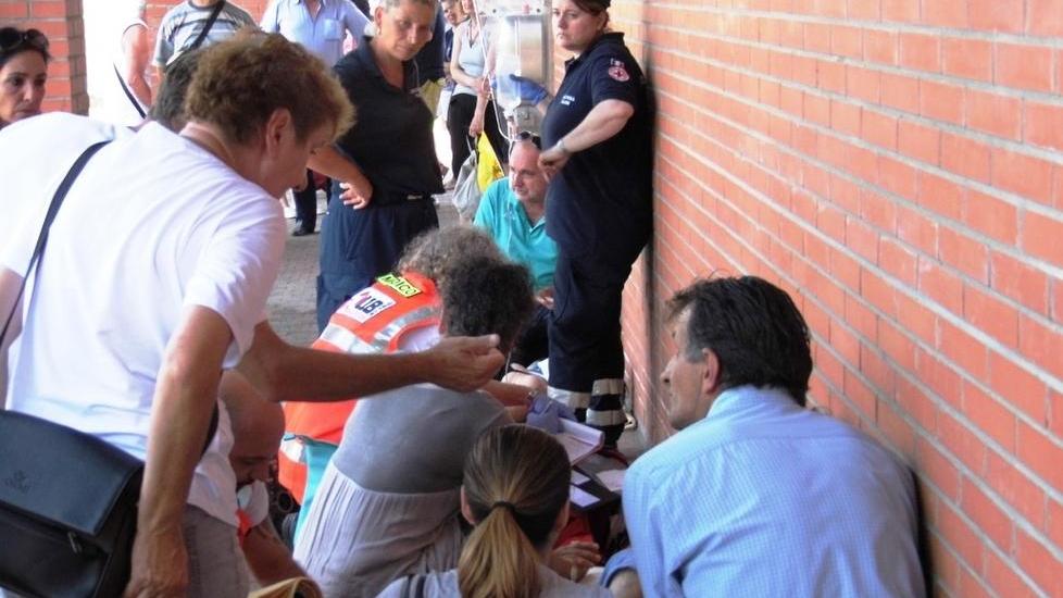 «Mi ha salvata, ora mio figlio è grave»