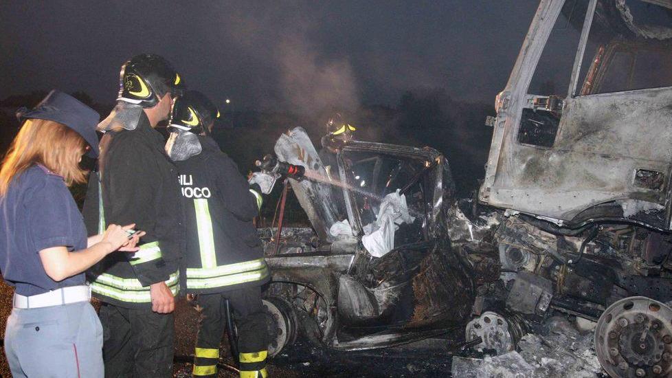 Schianto in autostrada: autista di Lama Mocogno muore carbonizzato - VIDEO