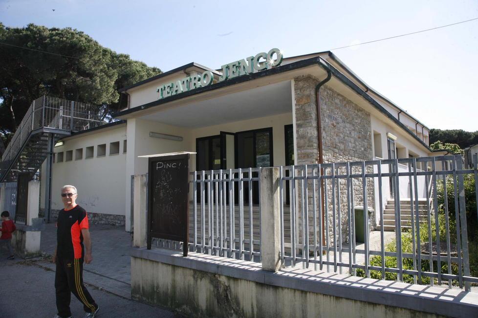 Teatro Jenco inaccessibile ai disabili: salta il musical 