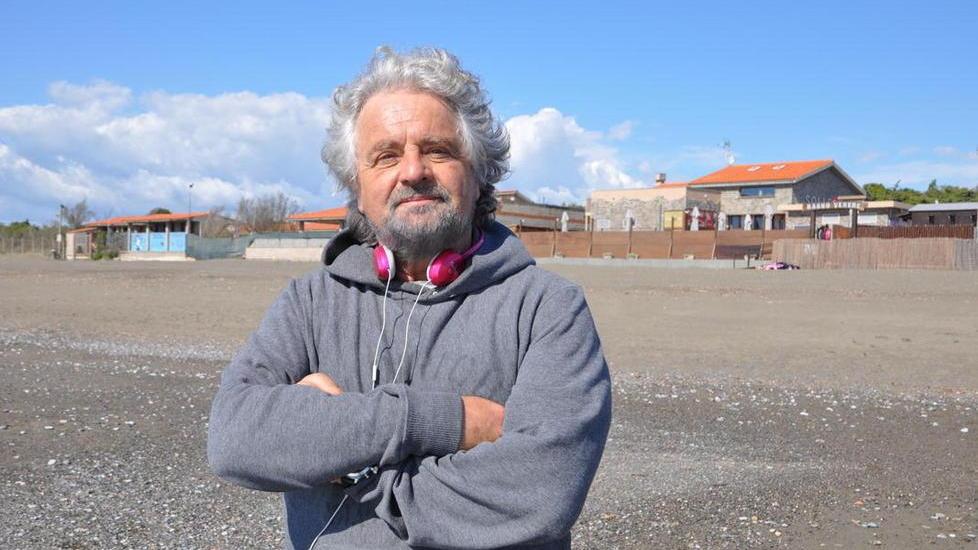 Beppe Grillo sul blog: «Livorno non morirà renziana...» E dedica una parodia al Pd