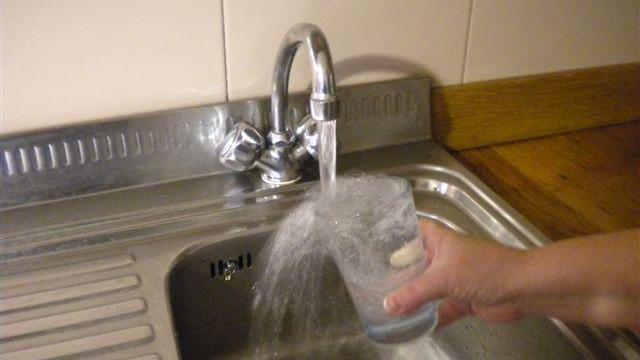 Sassari, l'acqua dei rubinetti di casa non è potabile