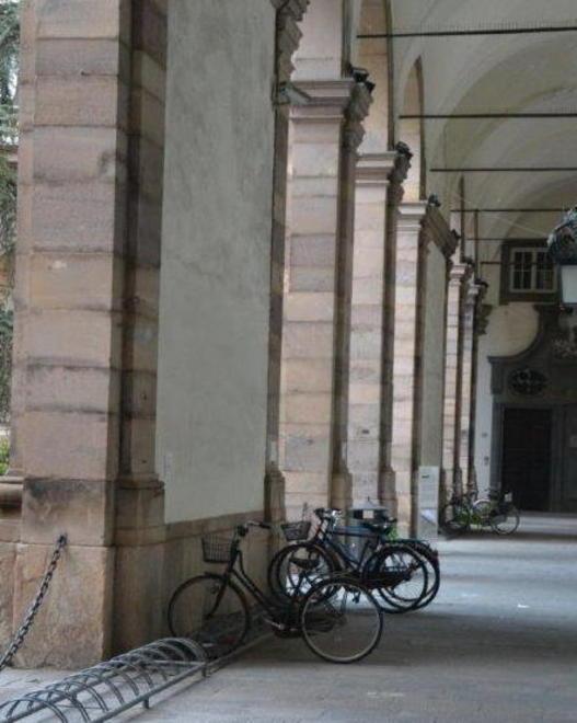 Va in Prefettura e gli rubano la bici di valore 