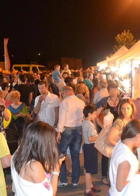 Shopping notturno in salsa medievale