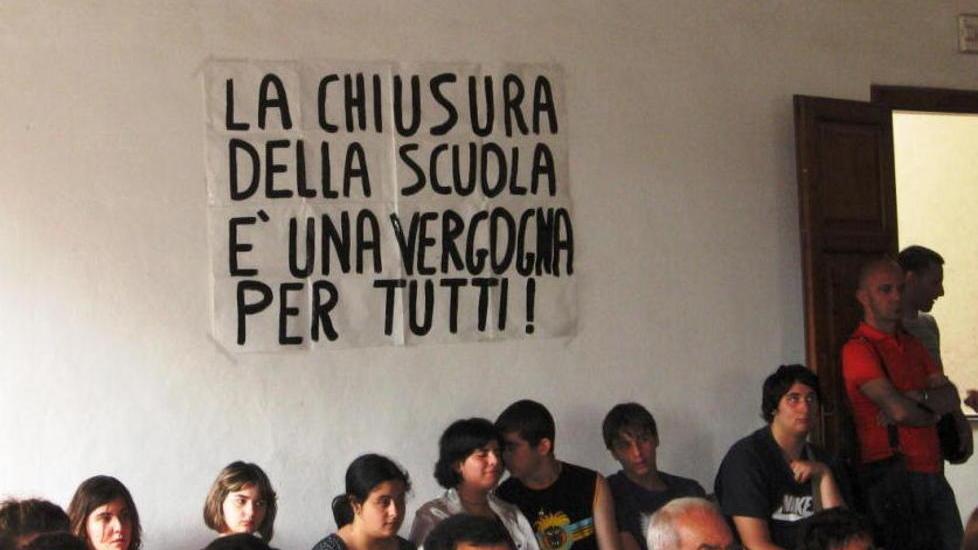 Studenti-sardine per 27 classi ci sono solamente 23 aule