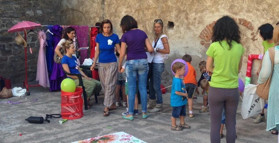 Tanti bimbi al Rivellino col Labirinto dei giochi