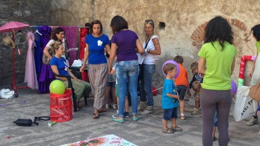 Tanti bimbi al Rivellino col Labirinto dei giochi
