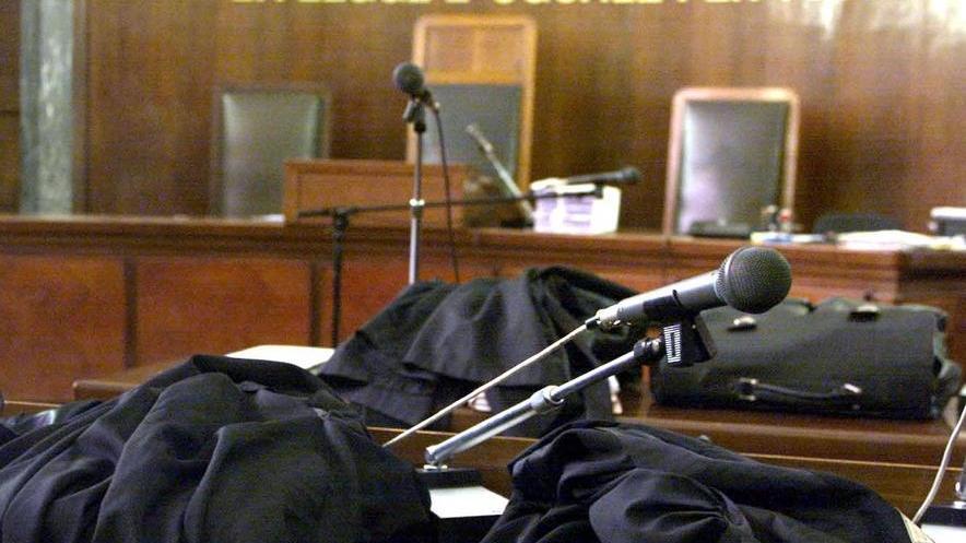 Tirò un vaso all’assessore, finisce a processo