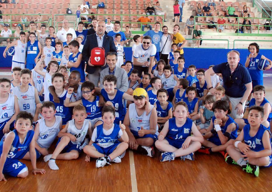 Il Lions ha donato un defibrillatore 