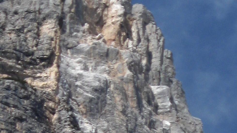 Alpinisti del Cai di Ferrara documentano una frana