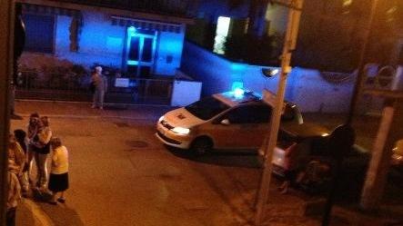 Ragazza ferita chiede aiuto Paura nella notte in via Anita