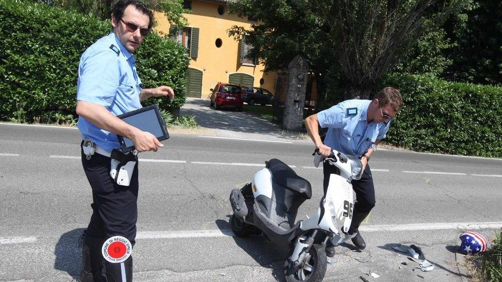 Scontro tra auto e scooter, un ferito