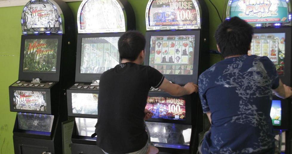 A Prato le slot ingoiano novecento euro a testa all’anno 