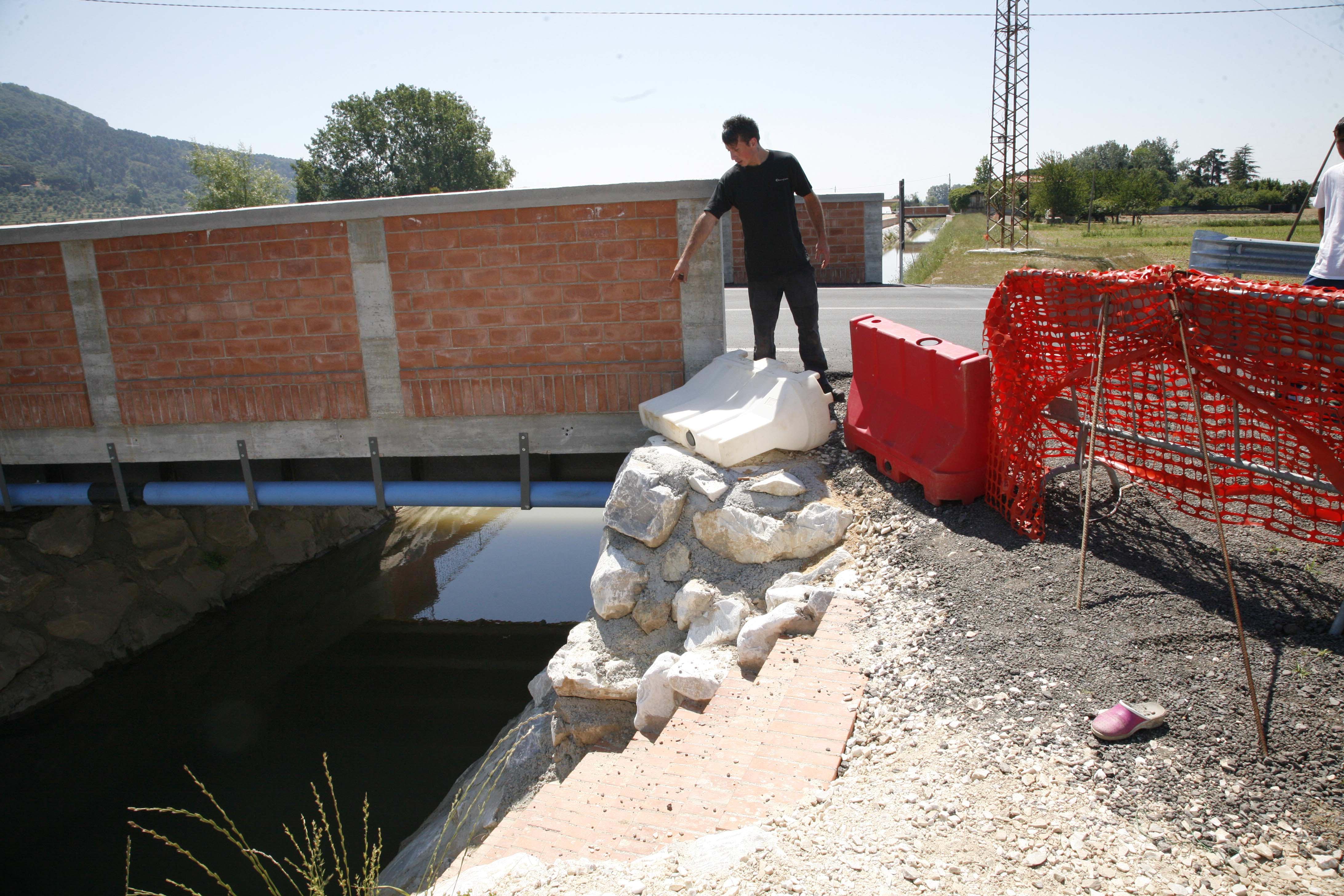 Precipita di notte nel torrente salvata dal marito e dal figlio 