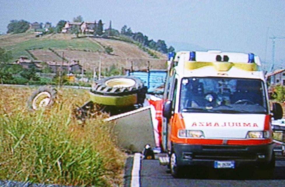 Sbalzato dal trattore, muore a 52 anni a Lama 