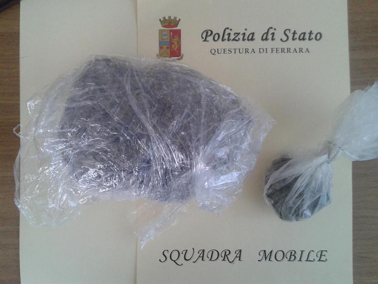 Trecento grammi di marijuana nascosti nel mobile della sala da pranzo: arrestato 