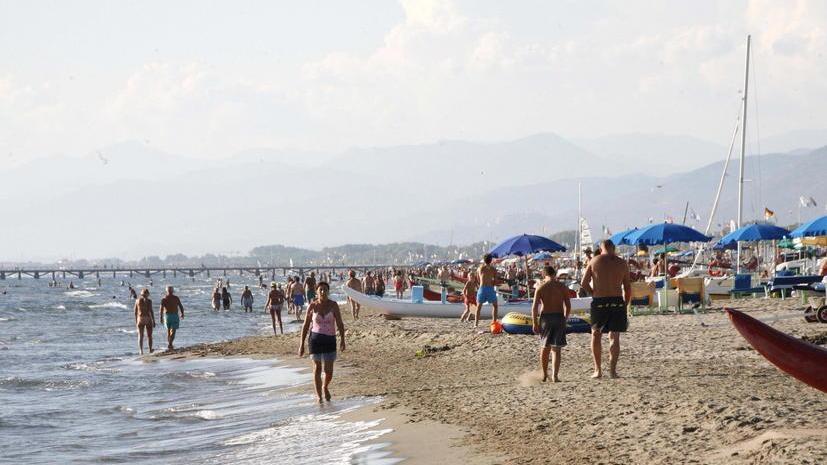 Trovato morto in mare a Forte dei Marmi, la vittima è un turista tedesco