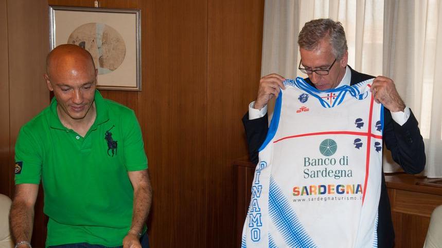 Pigliaru e Ganau incontrano la Dinamo: «Siete di incoraggiamento per la Sardegna» 