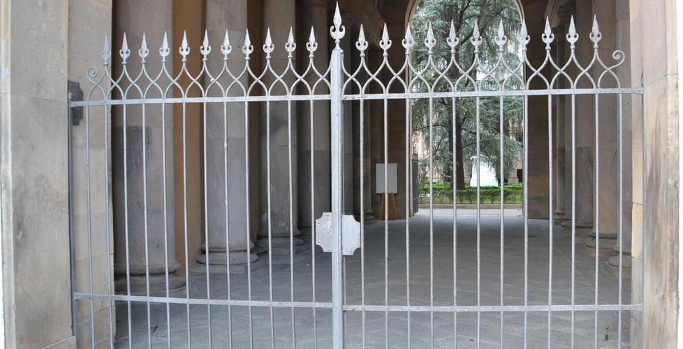 Cortile Carrara chiuso per i vandali 
